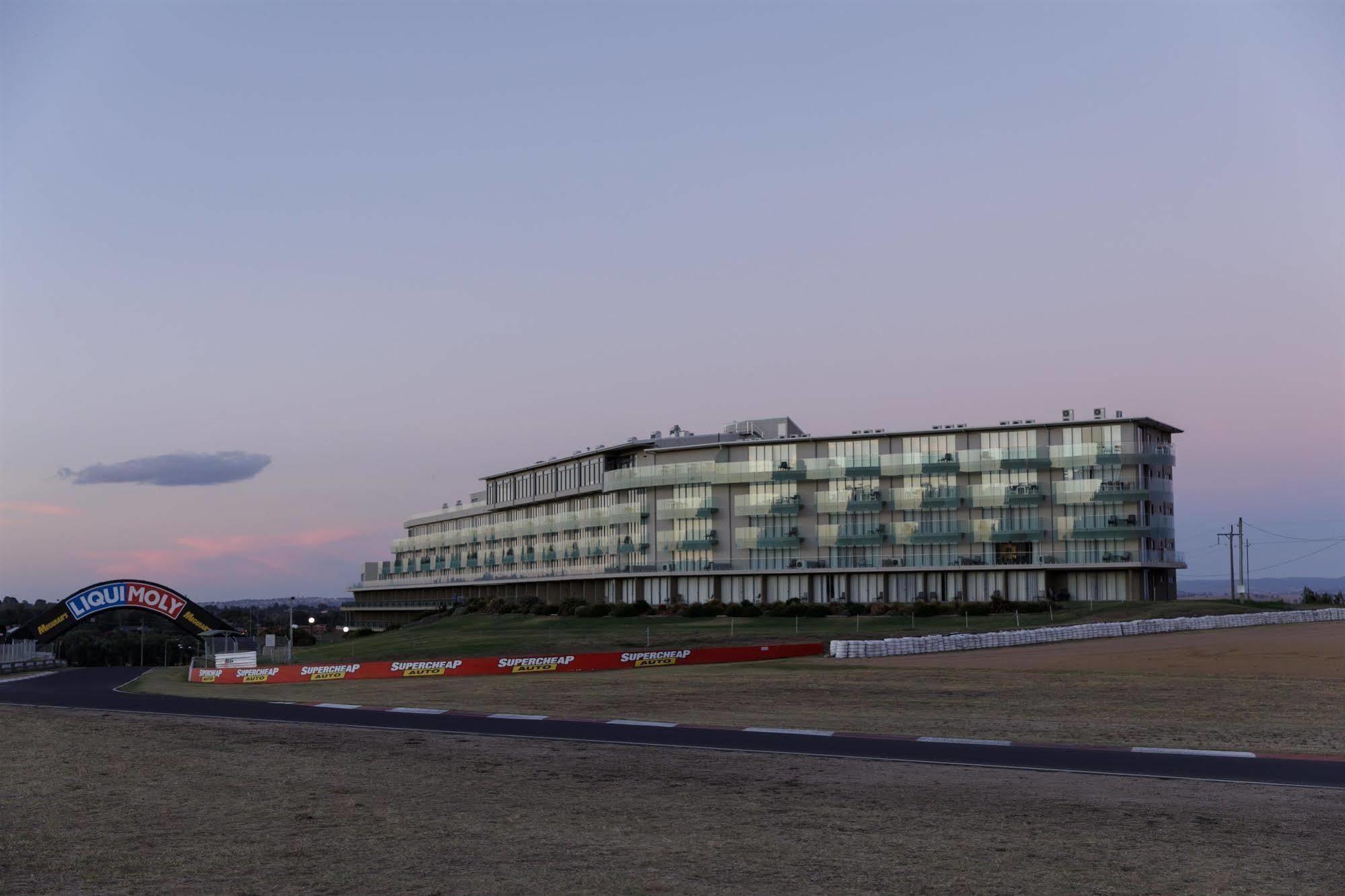 Rydges Mount Panorama Bathurst Hotel Exterior photo